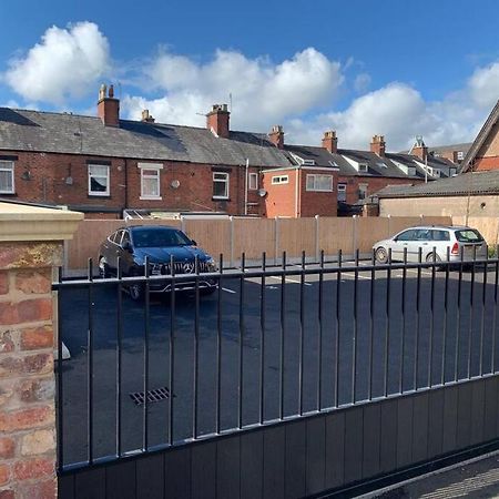 Newly Built 2 Bed Flat In The Heart Of Leek Lejlighed Eksteriør billede