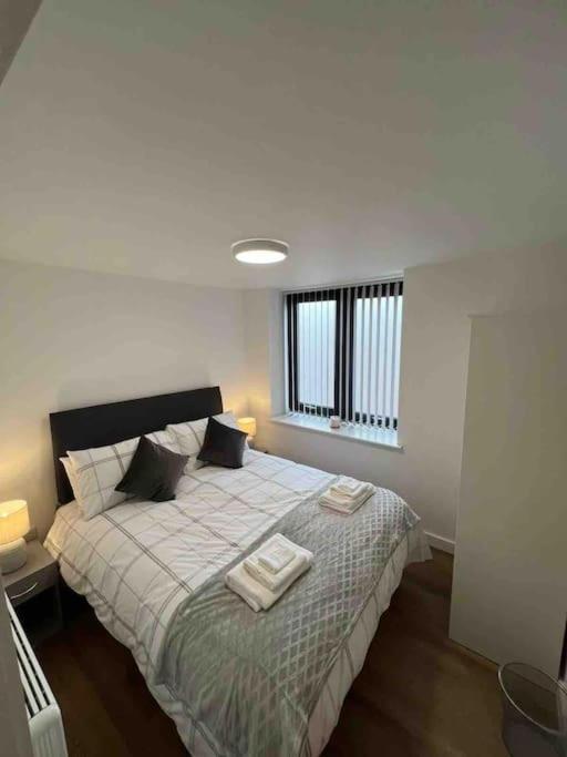 Newly Built 2 Bed Flat In The Heart Of Leek Lejlighed Eksteriør billede
