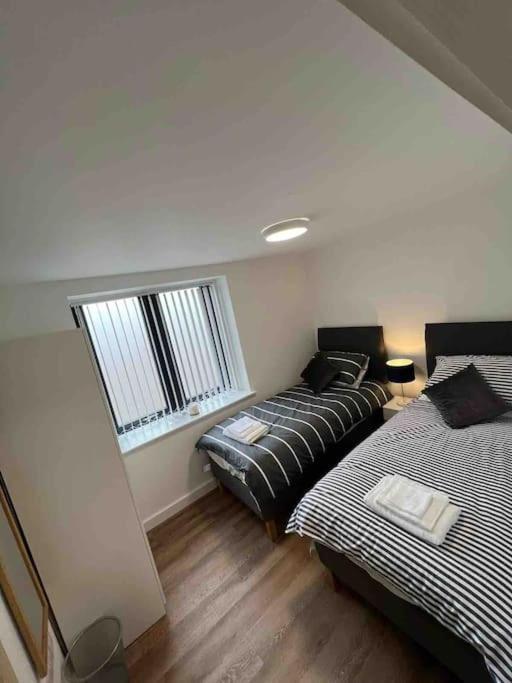 Newly Built 2 Bed Flat In The Heart Of Leek Lejlighed Eksteriør billede