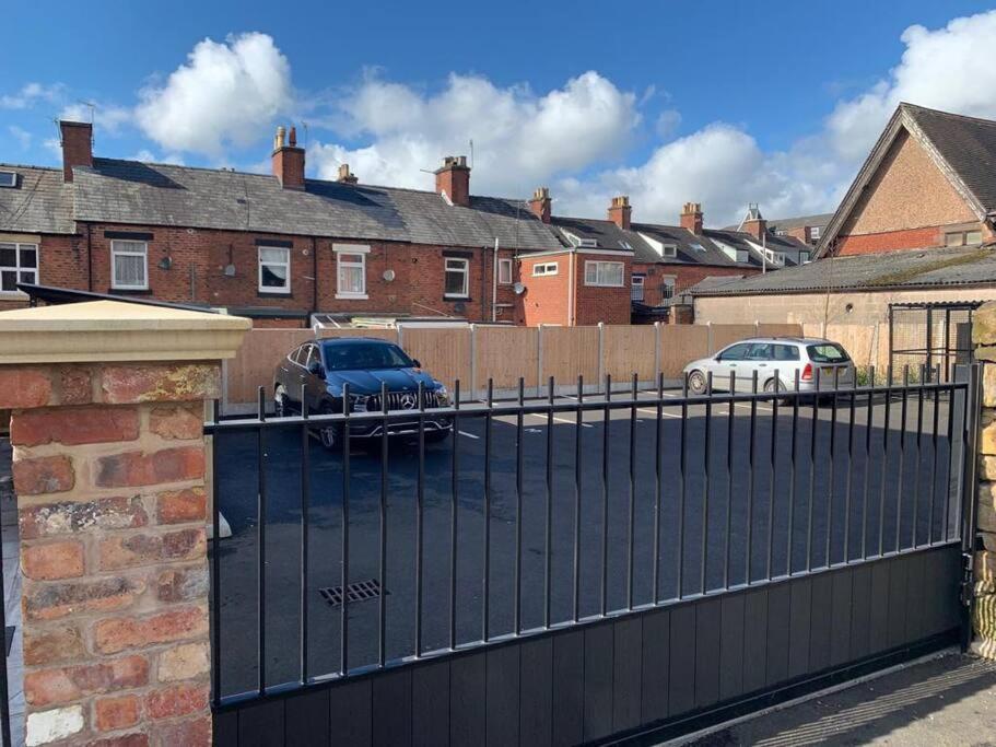 Newly Built 2 Bed Flat In The Heart Of Leek Lejlighed Eksteriør billede